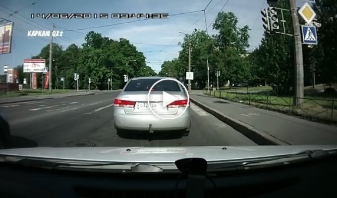 Жестокая авария на перекресте