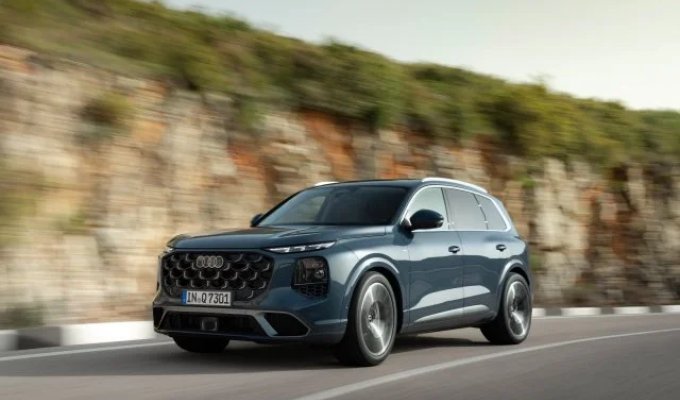 Audi выкатила новую Q7 — из салона убрали почти все кнопки (7 фото)