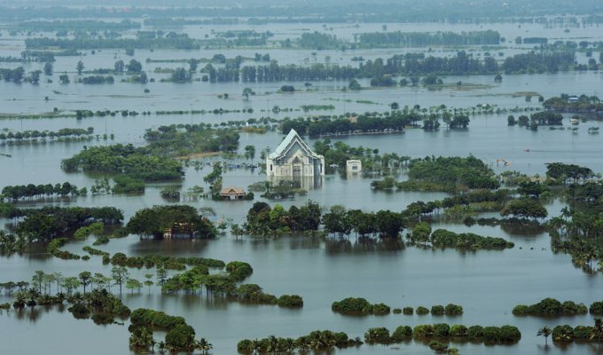 Сильнейшее наводнение в Таиланде (37 фото)