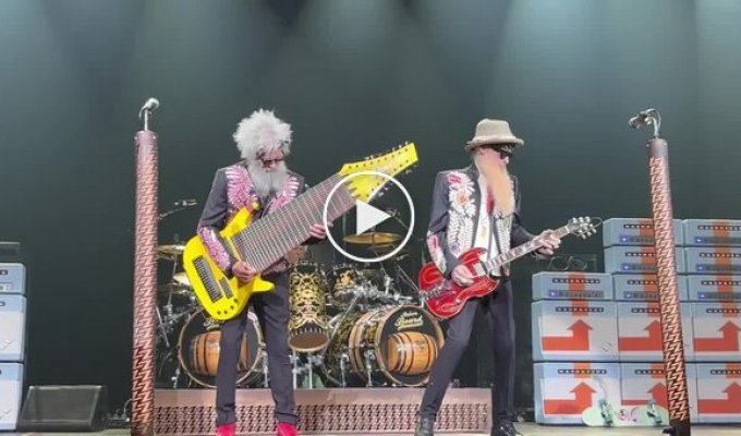 The bassist of the group ZZ Top plays an unusual guitar