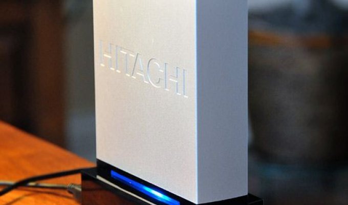 Hitachi Simpledrive - быстрый и дешевый внешний жесткий диск (7 фото)
