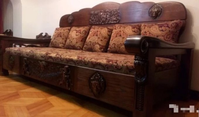 Мужчина из Волгограда продает диван по невероятной цене (5 фото)