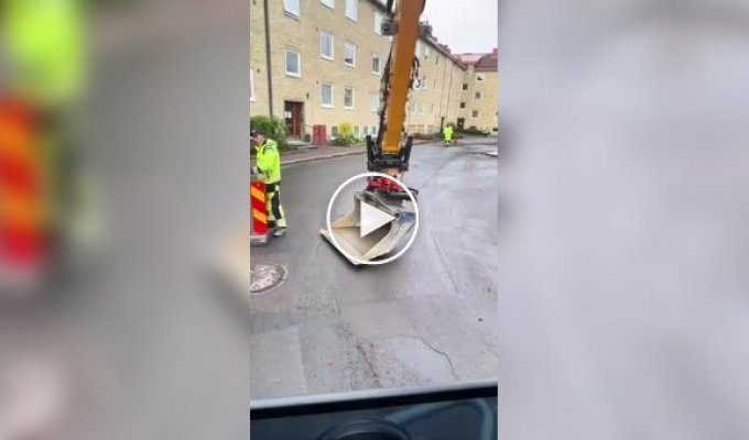 Замена дорожного люка