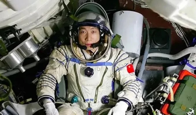 A Chinese astronaut described a mysterious sound in space (3 photos)