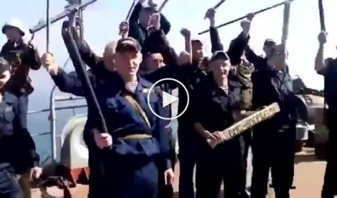 Украинские моряки на корабле Черкассы перед захватом (майдан)