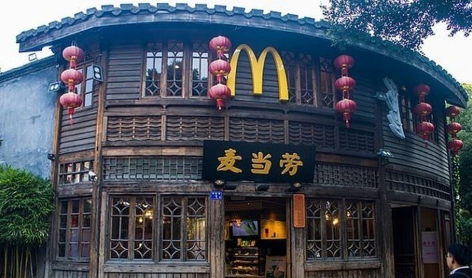 В Китае открылся необычный ресторан "Макдоналдс" (7 фото)