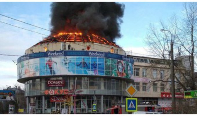 В торговом центре "Фокус" в Архангельске произошел пожар (3 фото)