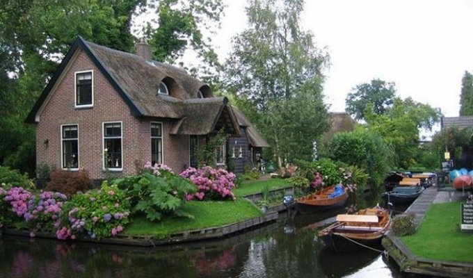 Голландская деревня, в которой нет автомобильных дорог (37 фото)