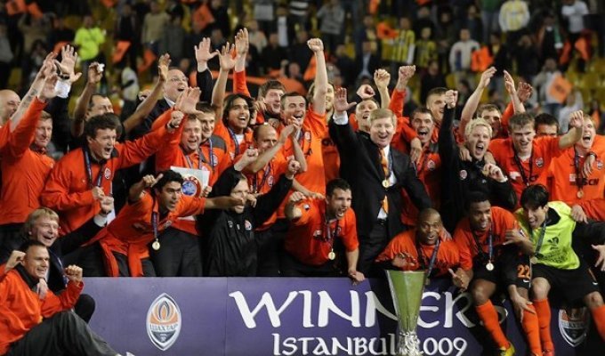 Донецкий «Шахтер» стал обладателем Кубка УЕФА (20 фото)