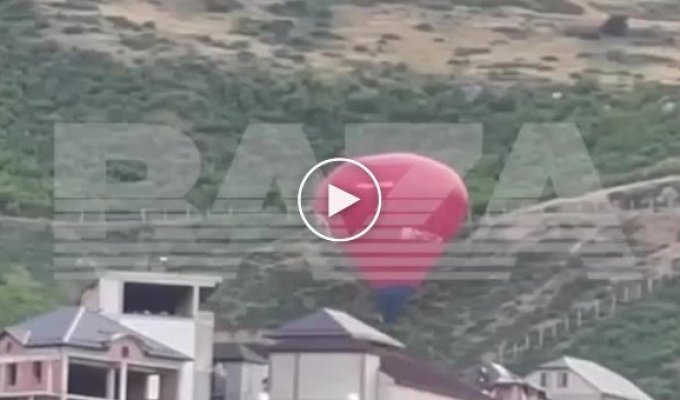 A balloon with people crashed on a mountain in Dagestan