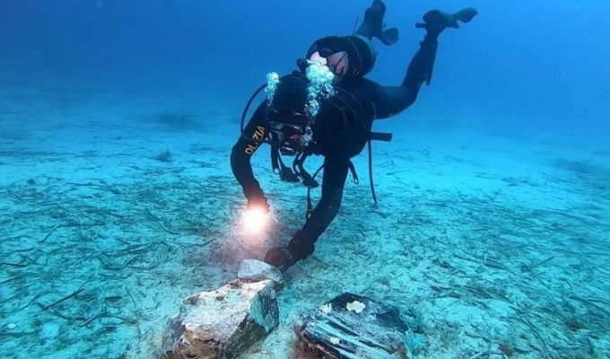 Neolithic obsidian discovered off the coast of the island of Capri (5 photos)