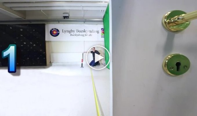 Почему не стоит подглядывать в замочную скважину лучника