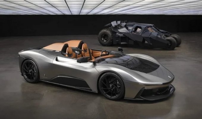 Pininfarina presented a 1900-horsepower speedster-Batmobile (16 photos)