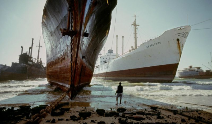 How dead ships are killed in Bangladesh (9 photos)