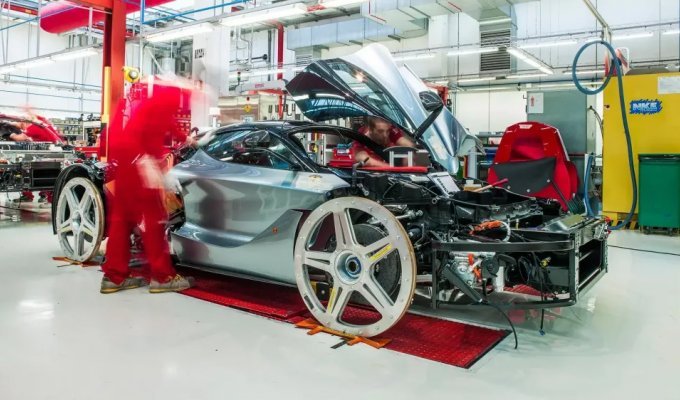 Repair of LaFerrari was estimated at the cost of a new supercar (1 photo)