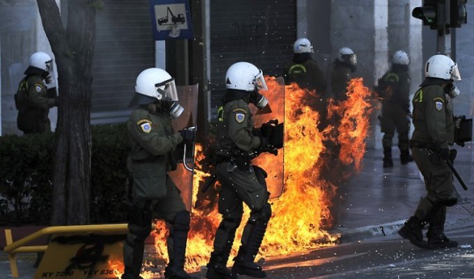 Протесты в Афинах (19 фото)