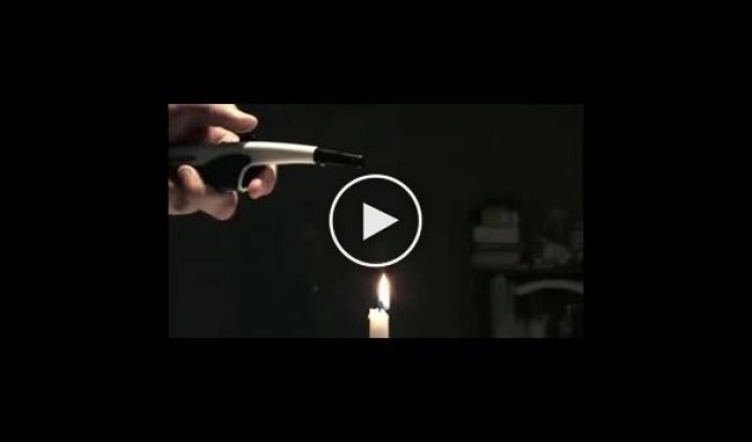 Интересный способ зажечь свечку