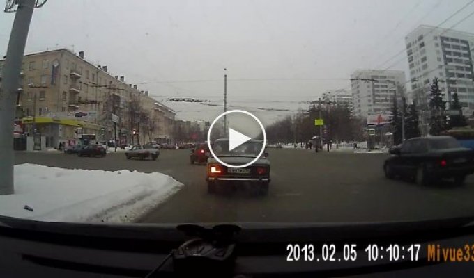 В Челябинске сбили женщину после ДТП