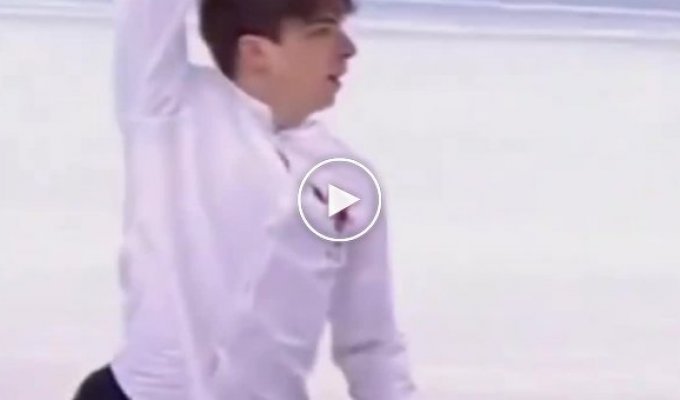На чемпионате Европы украинский фигурист Иван Шмуратко выступил в рубашке с пятном крови