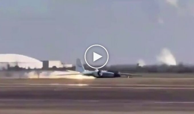 Аварийная посадка научного самолета в Техасе