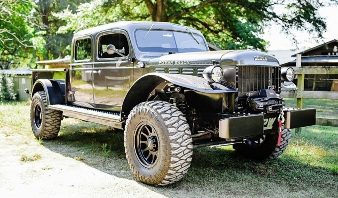 Beautiful, but terribly expensive restmod Dodge Power Wagon based on RAM 2500 (9 photos)