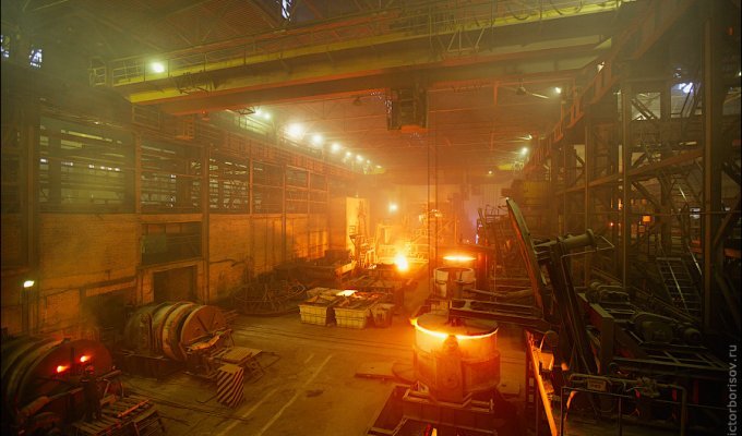 Производство проката на сталелитейном заводе (12 фото)