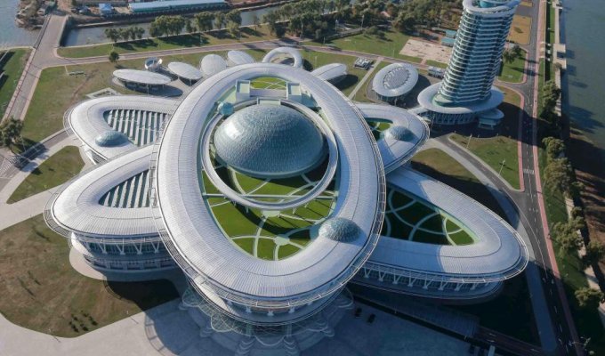 Невероятная архитектура Северной Кореи (10 фото)