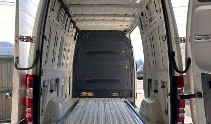 In Spain they sell ready-made modules for installing a motorhome in a regular van (8 photos + video)