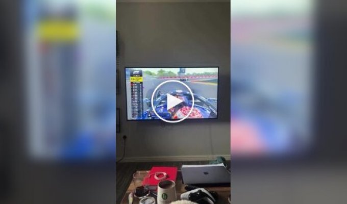 Звуки гоночного автомобиля