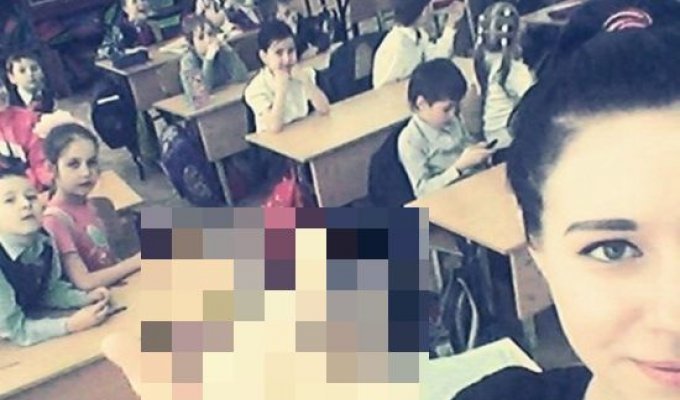 Неприличные фото практикантки педагогического колледжа на фоне учеников стали причиной нового скандала (3 фото)