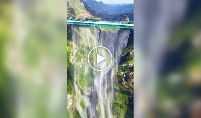 В Китае открыли самый высокий искусственный водопад в мире