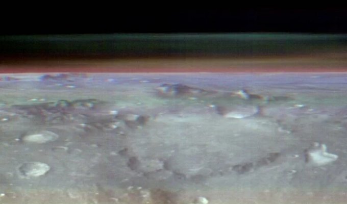 Потрясающие снимки горизонта Марса с высоты 400 километров (4 фото)