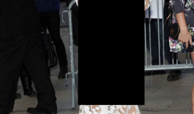 Charli XCX в прозрачном платье (17 фото)