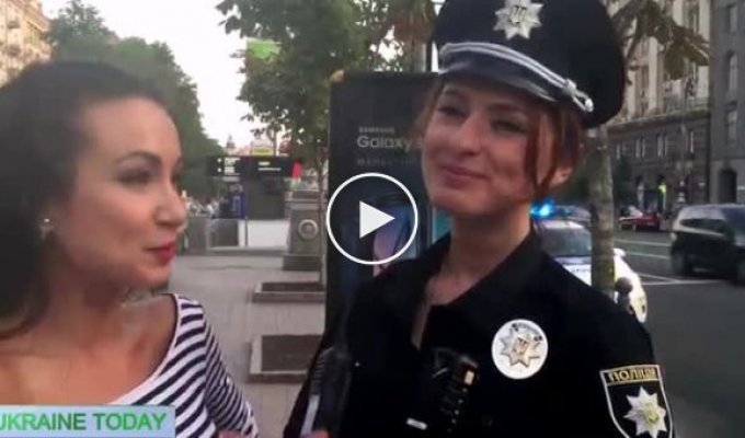 Как украинские девушки из Полиции делают Селфи в Instagram