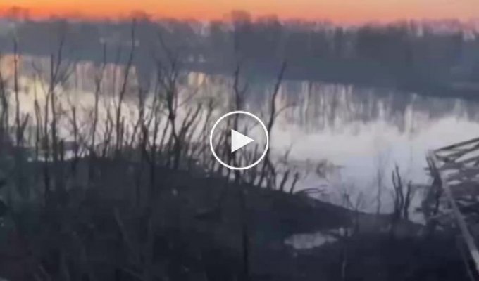 В Чернигове российские военные разбомбили автомобильный мост через Десну, соединявший город с Киевом