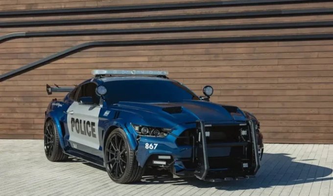 Ford Mustang-десептикон из к/ф Трансформеры выставлен на продажу (26 фото)