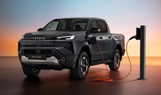Представлен новый пикап Toyota Hilux (28 фото)