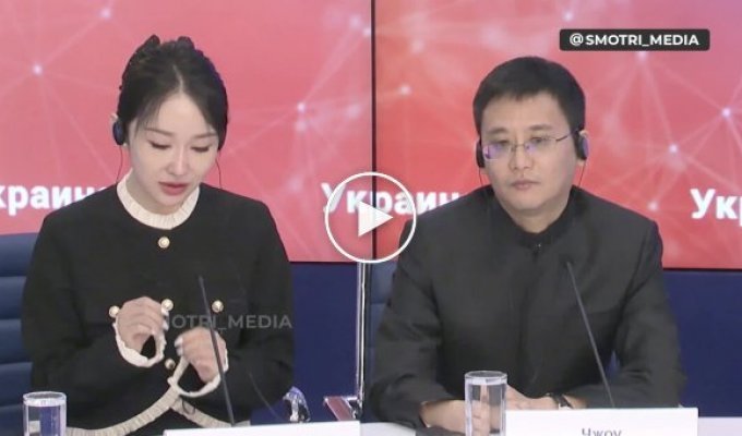 Китайская певица, которая незаконно посещала Мариуполь, выдала порцию российской пропаганды
