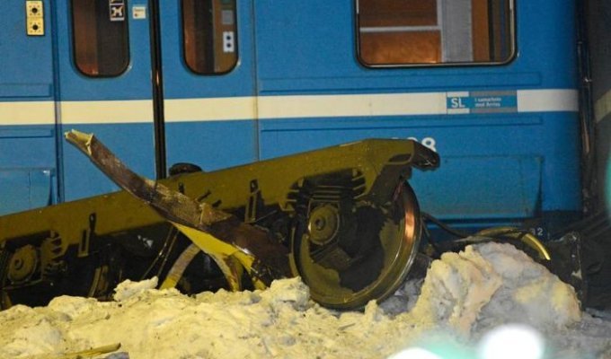 20-летняя уборщица угнала поезд из ДЕПО (14 фото)
