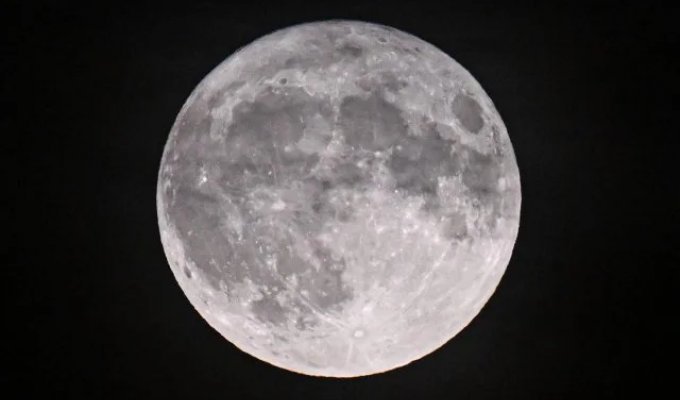 Another full moon graces Earth: check out the best photos of the Strawberry Moon (13 photos)