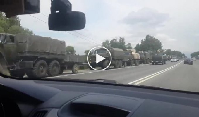 В сторону Украины движется колонна военной техники (майдан)