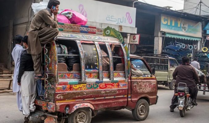 Hellish Pakistani minibuses (15 photos)