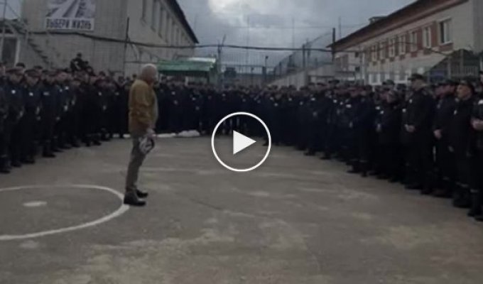 Хозяин «ЧВК Вагнер» Евгений Пригожин вербует заключенных в одной из мордовских колоний для войны в Украине
