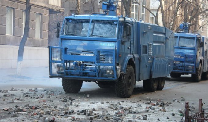 Водометы, резиновые пули и слезоточивый газ: полиция разогнала мирный протест