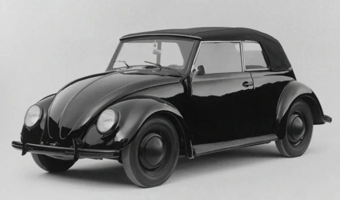 Pioneers: The First Models From World-Famous Automakers (21 Photos)