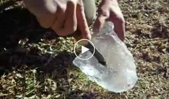 Как зажечь костер с помощью льда