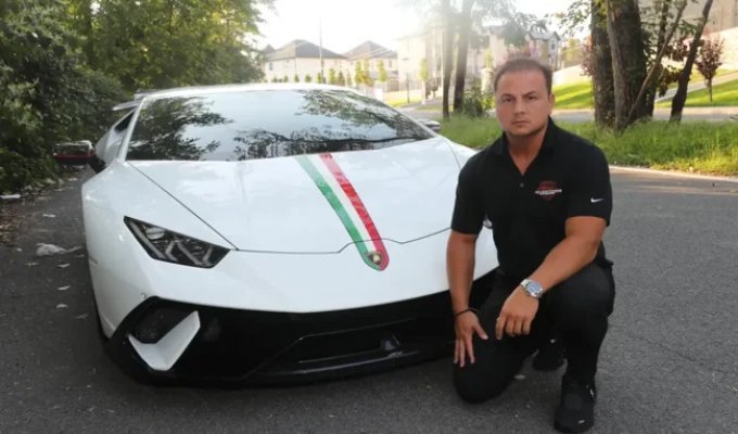 The driver of a factory-made Lamborghini sports car was fined for noise (4 photos)