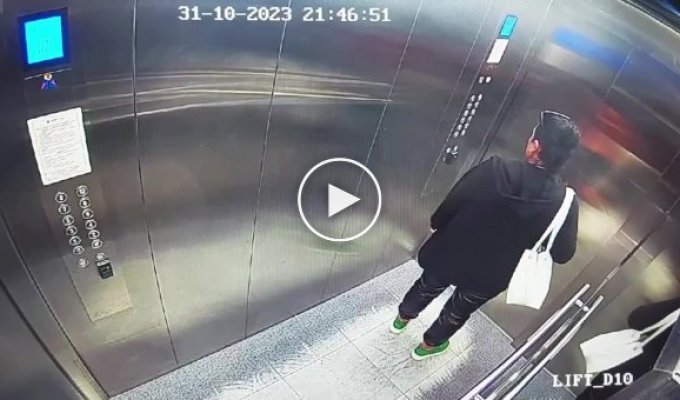 В одесском ЖК женщина не смогла разобраться с новым лифтом (мат)