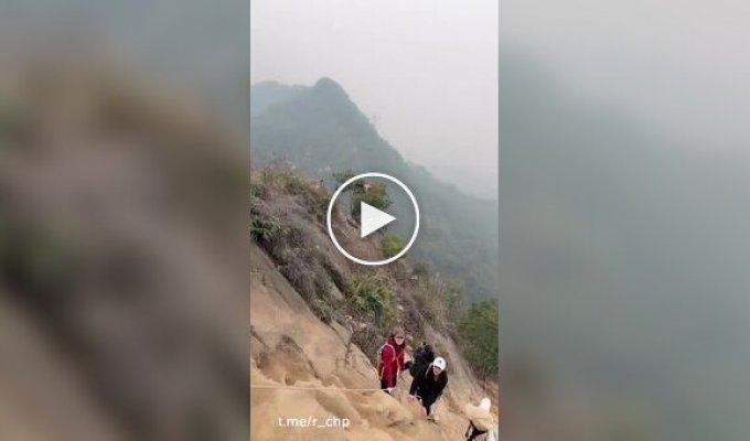 Необычное развлечение китайского гида