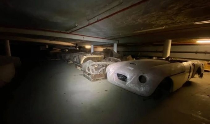Подвал с сокровищами: с аукциона продадут исторические активы Bristol Cars (50 фото)
